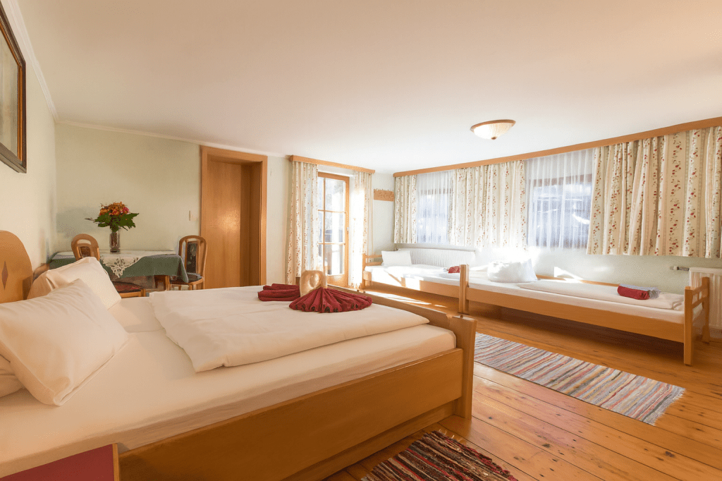 Vierbettzimmer Lichtdurchflutet